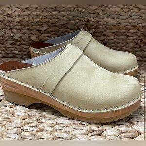 Troentorp Natural‎ Suede Leather Clogs